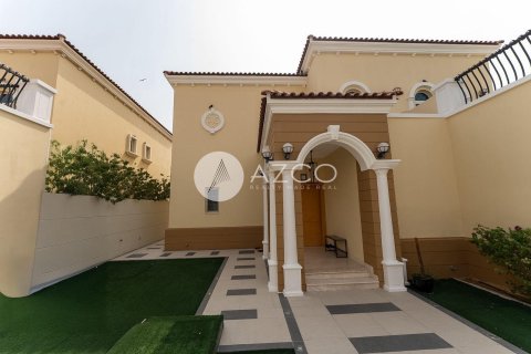 Villa in Jumeirah Park, Dubai 4 bedrooms, 510.8 sq.m. № 42136 - photo 36