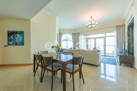 Снять в аренду квартиру в Shoreline Apartments, Пальма Джумейра, Дубай: 3 спальни, 203м², № 38100 - фото 11