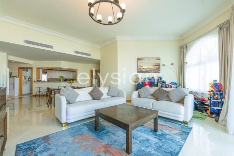 Снять в аренду квартиру в Shoreline Apartments, Пальма Джумейра, Дубай: 3 спальни, 203м², № 38100 - фото 16
