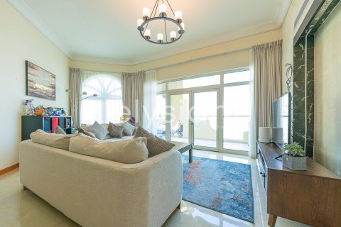 Снять в аренду квартиру в Shoreline Apartments, Пальма Джумейра, Дубай: 3 спальни, 203м², № 38100 - фото 17