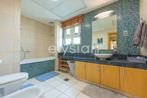Снять в аренду квартиру в Shoreline Apartments, Пальма Джумейра, Дубай: 3 спальни, 203м², № 38100 - фото 5