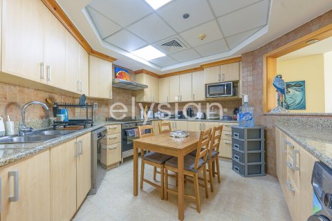 Снять в аренду квартиру в Shoreline Apartments, Пальма Джумейра, Дубай: 3 спальни, 203м², № 38100 - фото 10