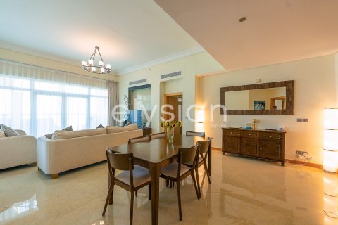 Снять в аренду квартиру в Shoreline Apartments, Пальма Джумейра, Дубай: 3 спальни, 203м², № 38100 - фото 9