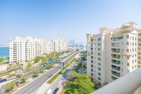 Снять в аренду квартиру в Shoreline Apartments, Пальма Джумейра, Дубай: 3 спальни, 203м², № 38100 - фото 15