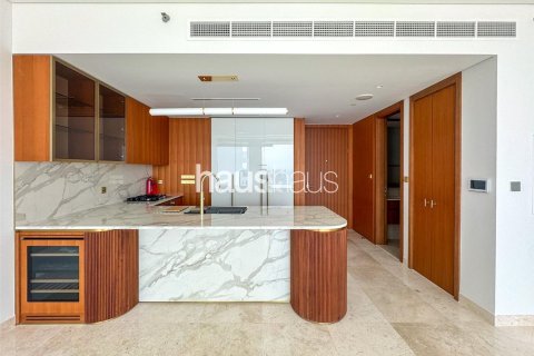 Снять в аренду квартиру в Пальме Джумейре, Дубай: 2 спальни, 126м², № 45014 - фото 2