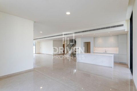 Villa in Dubai Hills Estate, Dubai 5 bedrooms, 649.02 sq.m. № 128079 - photo 7