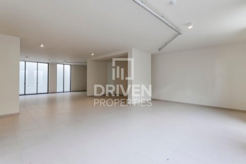 Villa in Dubai Hills Estate, Dubai 5 bedrooms, 649.02 sq.m. № 128079 - photo 5