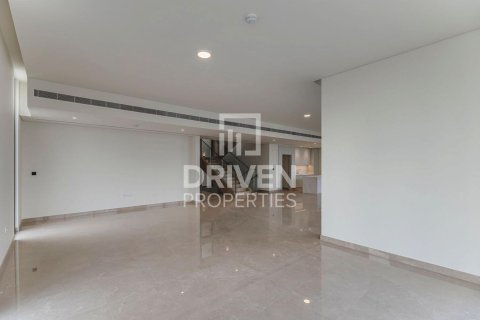 Villa in Dubai Hills Estate, Dubai 5 bedrooms, 649.02 sq.m. № 128079 - photo 4
