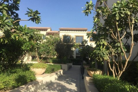 Apartment in Mirdif, Dubai 2 bedrooms, 138.24 sq.m. № 52623 - photo 7