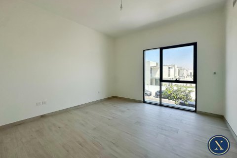 Снять в аренду виллу в Murooj Al Furjan, Al Furjan, Дубай: 5 спален, 425м², № 46340 - фото 3