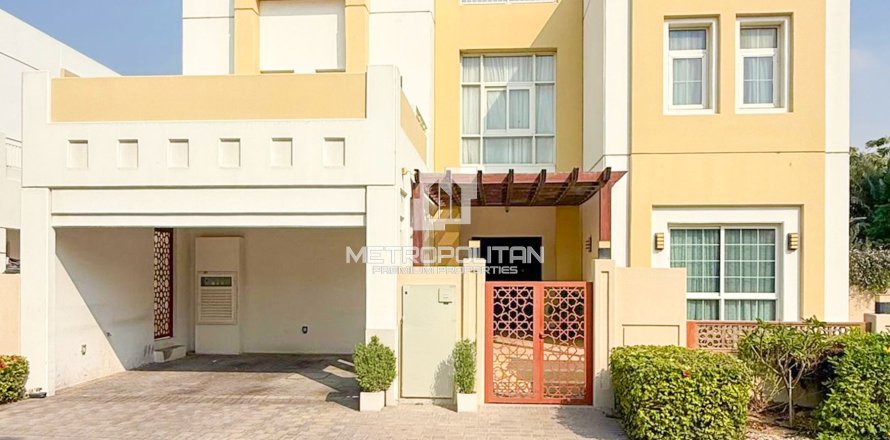 Вилла в Мудоне, Дубай, 5 спален, 530м², № 74171