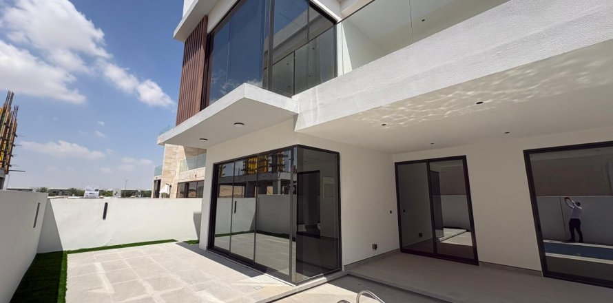Villa in Dubai South (Dubai World Central), Dubai 5 bedrooms, 618 sq.m. № 101215