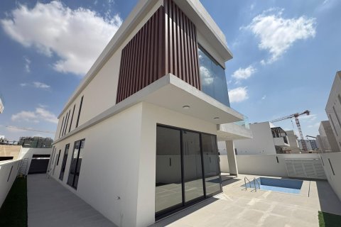 Villa in Dubai South (Dubai World Central), Dubai 5 bedrooms, 618 sq.m. № 101215 - photo 14