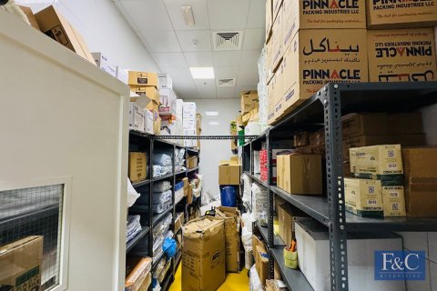 Warehouse in Al Quoz Industrial Area, Al Quoz, Dubai 818 sq.m. № 103767 - photo 12