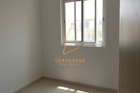 Villa in Dubai Land, Dubai 3 bedrooms, 161 sq.m. № 141561 - photo 12