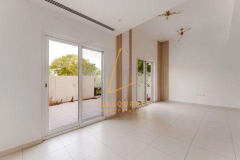 Villa in Dubai Land, Dubai 3 bedrooms, 161 sq.m. № 141561