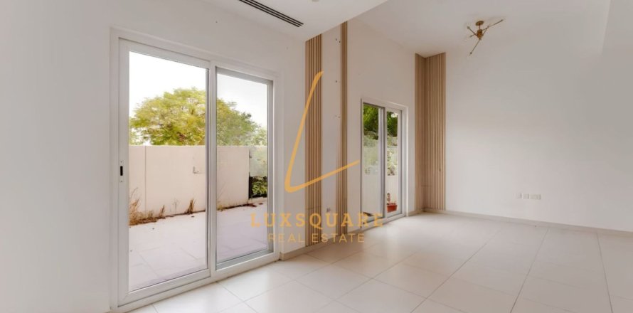 Villa in Dubai Land, Dubai 3 bedrooms, 161 sq.m. № 141561