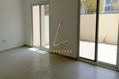 Villa in Dubai Land, Dubai 3 bedrooms, 161 sq.m. № 141561 - photo 11