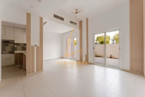 Villa in Dubai Land, Dubai 3 bedrooms, 161 sq.m. № 141561 - photo 4