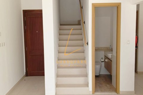 Villa in Dubai Land, Dubai 3 bedrooms, 161 sq.m. № 141561 - photo 7