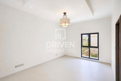 Снять в аренду виллу в Умм-Сукейме, Дубай: 4 спальни, 408.31м², № 128425 - фото 6