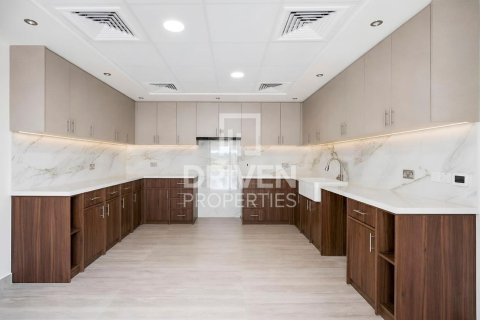 Снять в аренду виллу в Умм-Сукейме, Дубай: 4 спальни, 408.31м², № 128425 - фото 9