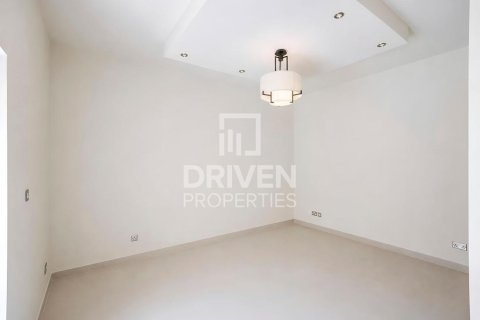 Снять в аренду виллу в Умм-Сукейме, Дубай: 4 спальни, 408.31м², № 128425 - фото 3