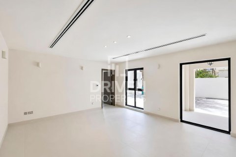 Снять в аренду виллу в Умм-Сукейме, Дубай: 4 спальни, 408.31м², № 128425 - фото 5