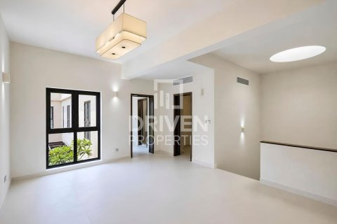 Снять в аренду виллу в Умм-Сукейме, Дубай: 4 спальни, 408.31м², № 128425 - фото 11