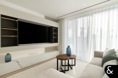 Villa in Jumeirah Islands, Dubai 5 bedrooms, 581 sq.m. № 78936 - photo 13