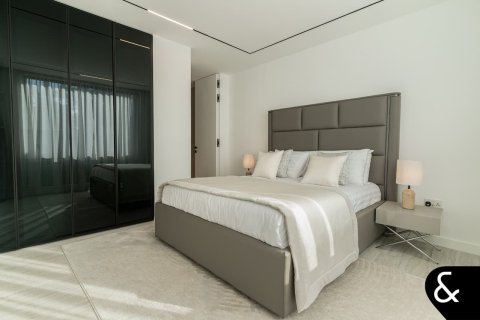 Villa in Jumeirah Islands, Dubai 5 bedrooms, 581 sq.m. № 78936 - photo 16