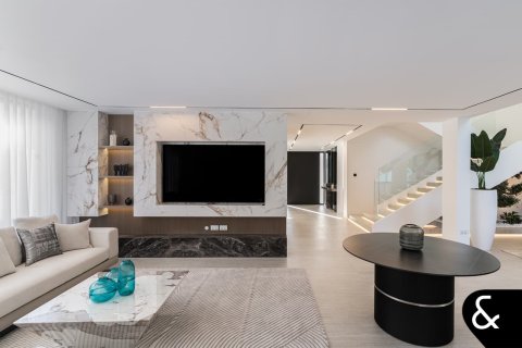 Villa in Jumeirah Islands, Dubai 5 bedrooms, 581 sq.m. № 78936 - photo 9