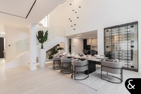 Villa in Jumeirah Islands, Dubai 5 bedrooms, 581 sq.m. № 78936 - photo 3