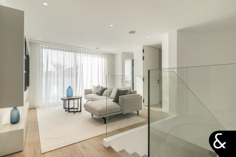 Villa in Jumeirah Islands, Dubai 5 bedrooms, 581 sq.m. № 78936 - photo 12