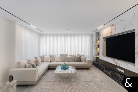 Villa in Jumeirah Islands, Dubai 5 bedrooms, 581 sq.m. № 78936 - photo 14