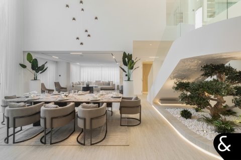 Villa in Jumeirah Islands, Dubai 5 bedrooms, 581 sq.m. № 78936 - photo 6