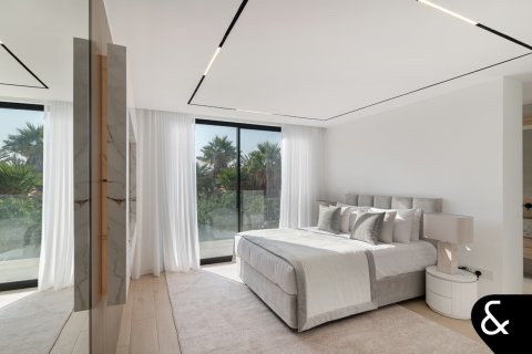Villa in Jumeirah Islands, Dubai 5 bedrooms, 581 sq.m. № 78936 - photo 24