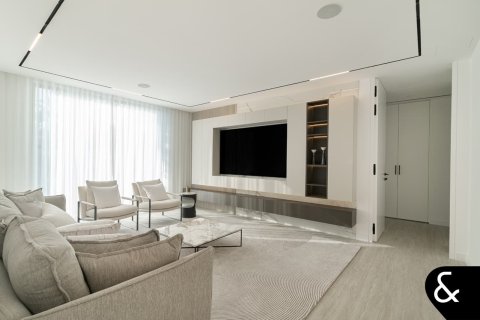 Villa in Jumeirah Islands, Dubai 5 bedrooms, 581 sq.m. № 78936 - photo 10