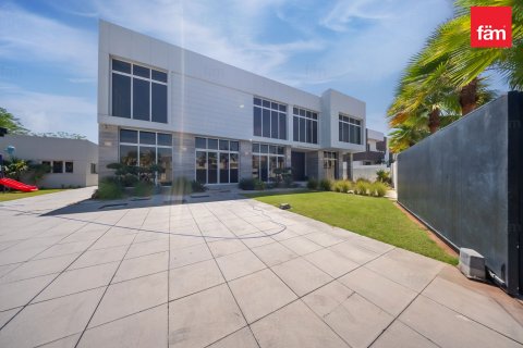 Villa in Al Barsha, Dubai 5 bedrooms, 1122 sq.m. № 112434