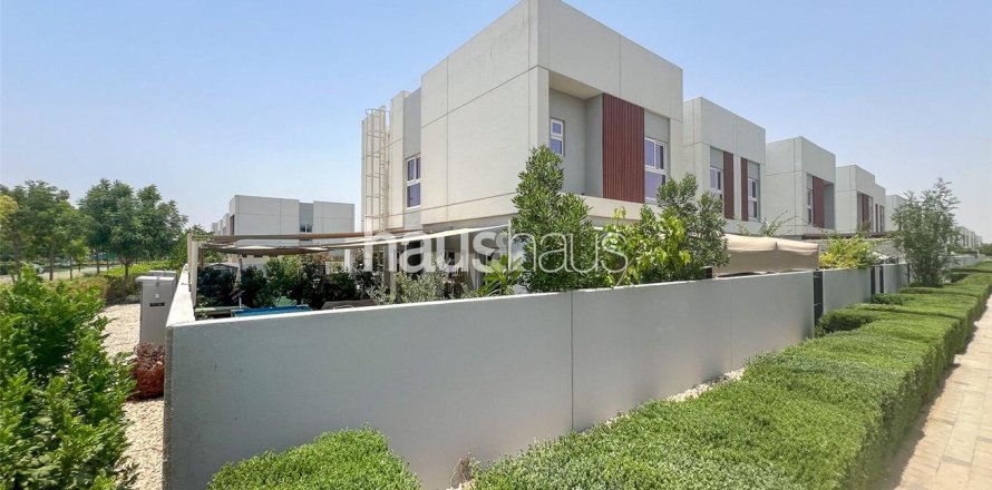 Adosado en Villanova, Dubai Land, Dubai, 4 dormitorios, 209 m², № 43282