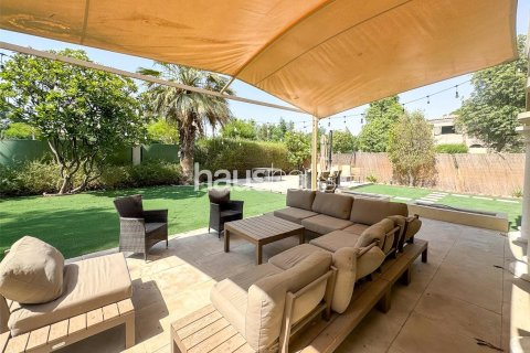 Villa en Dubai Investment Park, Dubai, 5 dormitorios, 577 m², № 43448 - foto 18