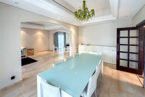 Villa en Dubai Investment Park, Dubai, 5 dormitorios, 577 m², № 43448 - foto 9