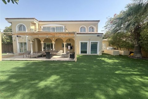 Villa en Dubai Investment Park, Dubai, 5 dormitorios, 577 m², № 43448 - foto 3
