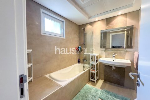 Villa en Dubai Investment Park, Dubai, 5 dormitorios, 577 m², № 43448 - foto 13