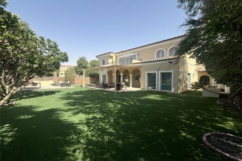 Villa en Dubai Investment Park, Dubai, 5 dormitorios, 577 m², № 43448 - foto 2