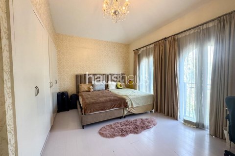 Villa en Dubai Investment Park, Dubai, 5 dormitorios, 577 m², № 43448 - foto 12