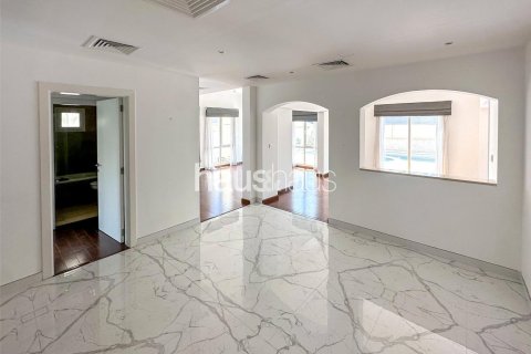 Villa in Meadows, Dubai 5 bedrooms, 540 sq.m. № 45000 - photo 12