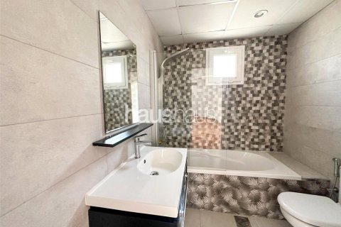 Villa in Meadows, Dubai 5 bedrooms, 540 sq.m. № 45000 - photo 10