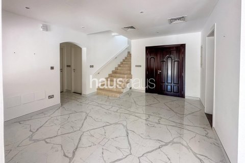 Villa in Meadows, Dubai 5 bedrooms, 540 sq.m. № 45000 - photo 17