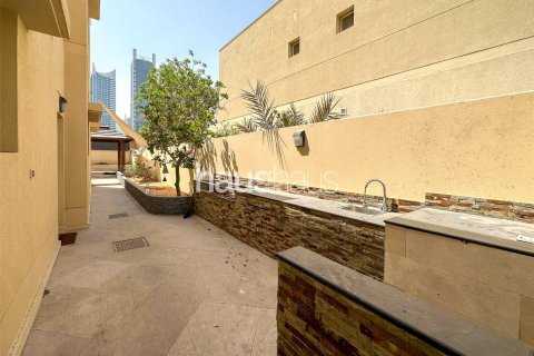Villa in Meadows, Dubai 5 bedrooms, 540 sq.m. № 45000 - photo 13
